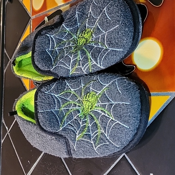 Boy's  House 👞 - Picture 1 of 4